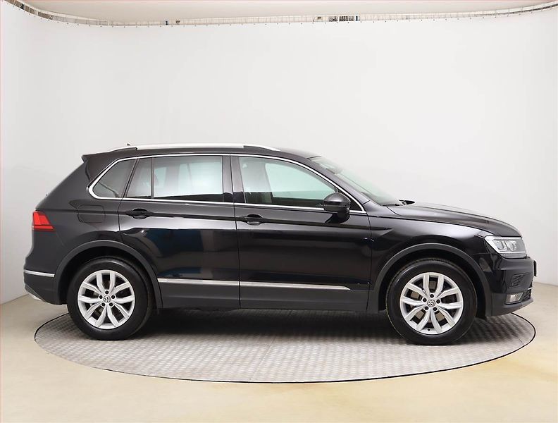 Volkswagen Tiguan (2019) Highline 2.0 TSI - fotka 6 z 25