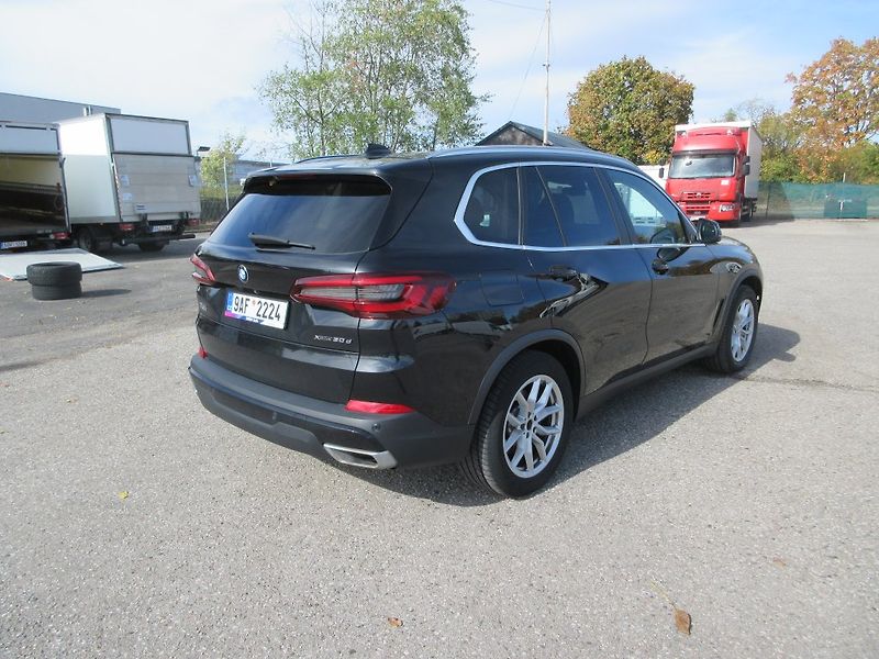 BMW X5 3.0 Xdrive 30d 46 000 km - fotka 6 z 20