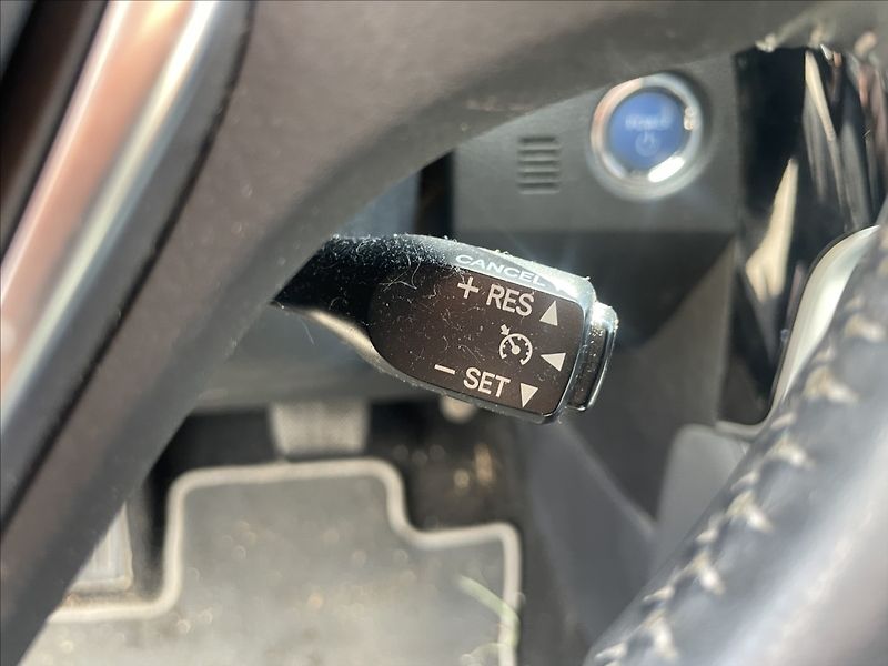 Toyota Auris 1,8 i 73kw Hybrid e-CVT bez ko - fotka 24 z 40