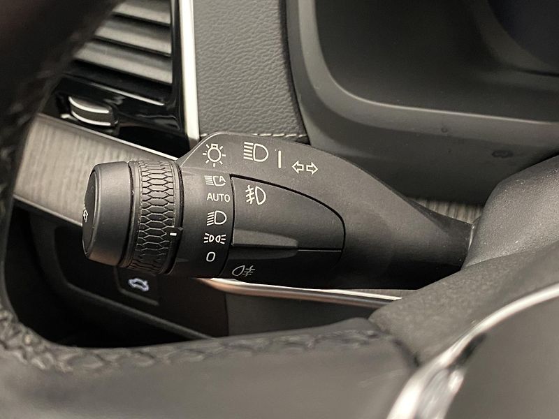 Volvo XC90 B5 AWD DARK PLUS AUT CZ 7m - fotka 22 z 67