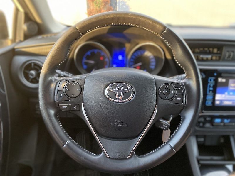 Toyota Auris 1.4D, ČR, Active, manual - fotka 12 z 29