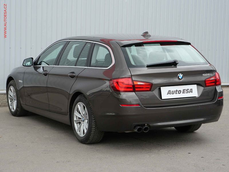 BMW Řada 5 (2012) 2.0i, AT, tempo, park.asist - fotka 6 z 22