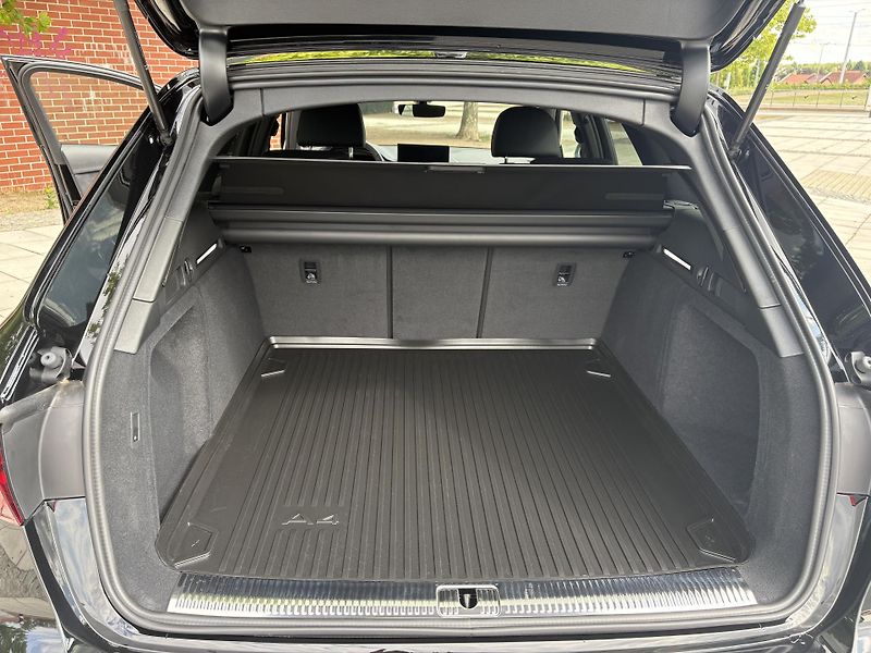 Audi A4 (2025) Audi A4 Avant S line 2.0 TDI  - fotka 4 z 9