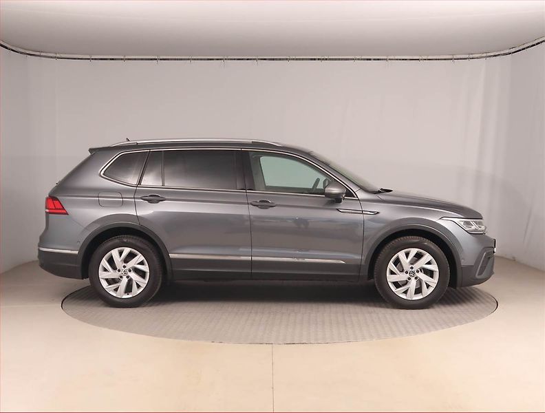 Volkswagen Tiguan Allspace (2022) Elegance 2.0 TDI - fotka 6 z 23