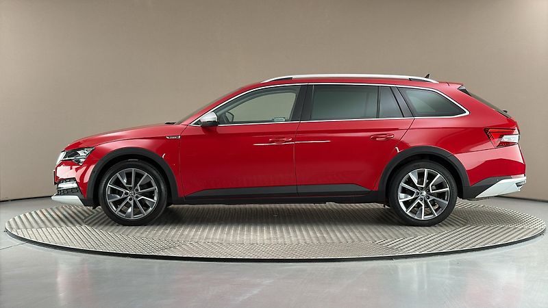 Škoda Superb 2.0 TDI DSG 4x4 Scout Combi - fotka 4 z 35