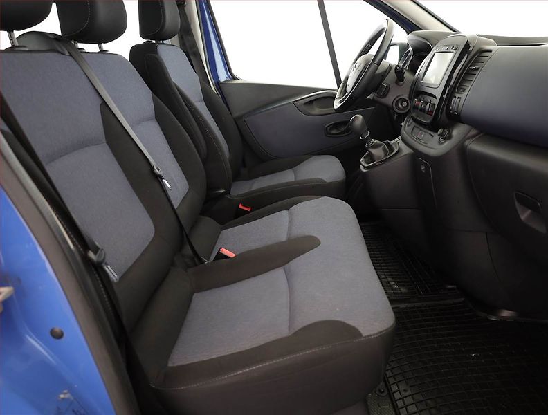 Opel Vivaro (2019) 1.6 BiCDTI, Bus, 9Míst, ČR - fotka 7 z 15