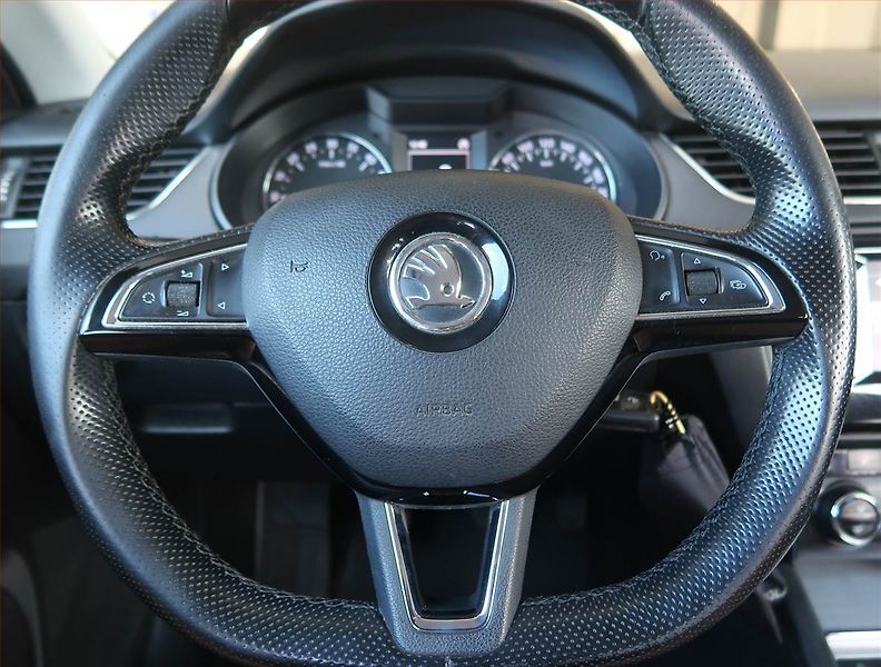 Škoda Octavia (2015) Elegance 1.6 TDI, Tempomat - fotka 14 z 16