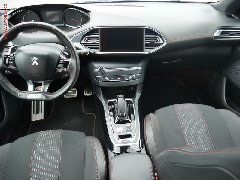Peugeot 308 (2018) 1.2PT, GT Line, AT, LED - fotka 8 z 20