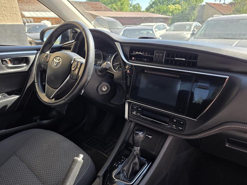 Toyota Corolla 1.6-AUTOMAT-NAVI-KAMERA - fotka 3 z 26