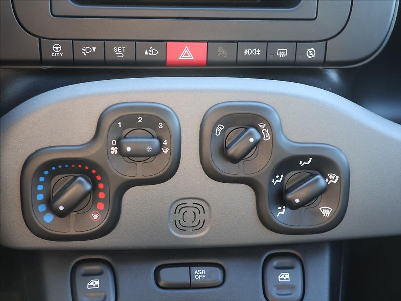 Fiat Panda 1,0 i Hybrid Cross Klima DPH - fotka 21 z 31