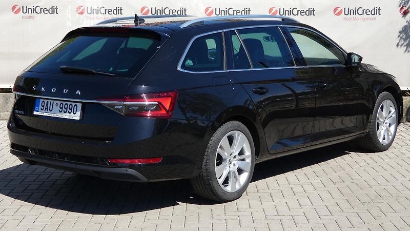 Škoda Superb Combi 1.5 TSI DSG Style - fotka 3 z 27