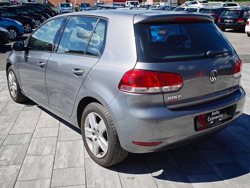 Volkswagen Golf (2010) 1,6 i 75 KW Comfort - fotka 7 z 33