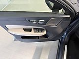 Volvo XC60 (2026) B5 2.0L 250+14 HP AT8 FWD PLUS - náhled 16