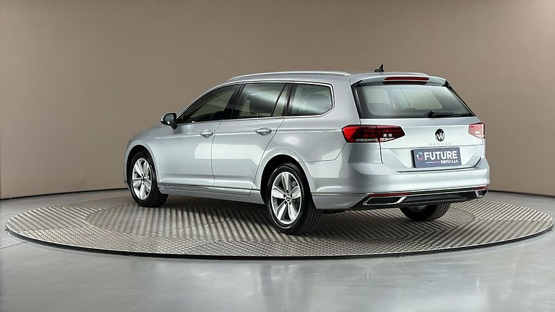Volkswagen Passat 2.0 TDI DSG Elegance Variant - fotka 2 z 26
