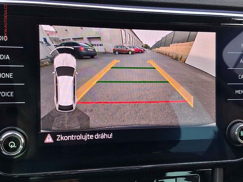 Škoda Superb (2019) 2.0 TDI, Style, DSG, navi - fotka 18 z 18