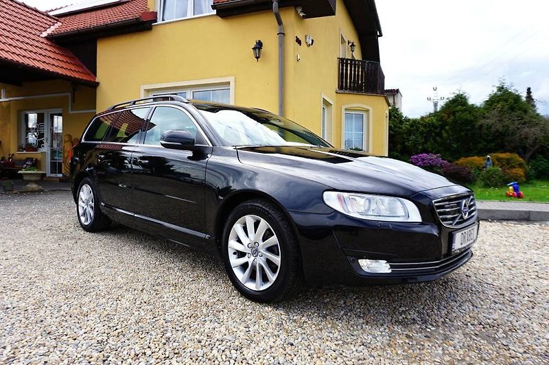 Volvo V70 (2016) MOMENTUM 2,0 D4 133 kW - fotka 2 z 64