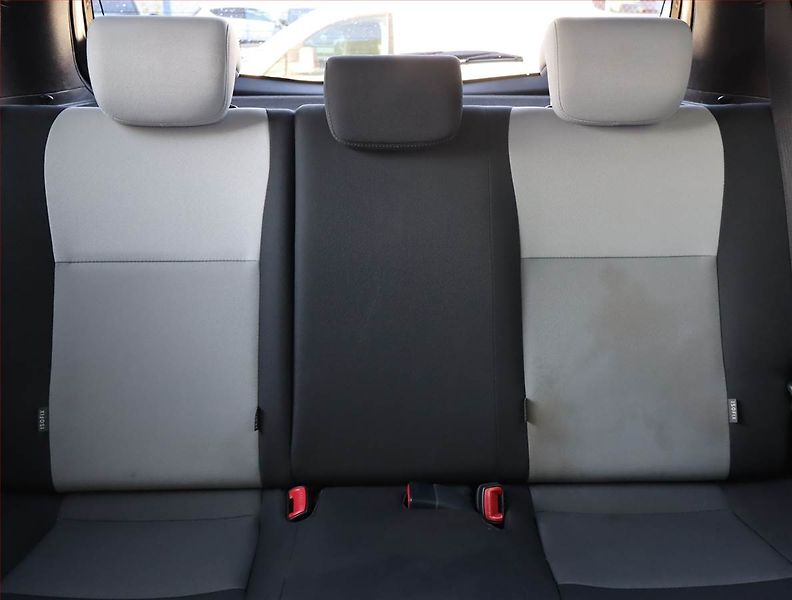 Toyota Yaris (2017) 1.5 Hybrid, Automat - fotka 10 z 19
