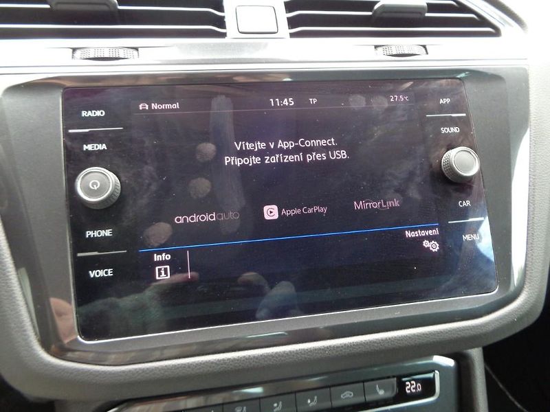Volkswagen Tiguan 2.0 TDI DSG R-LINE  110 kW - fotka 16 z 30
