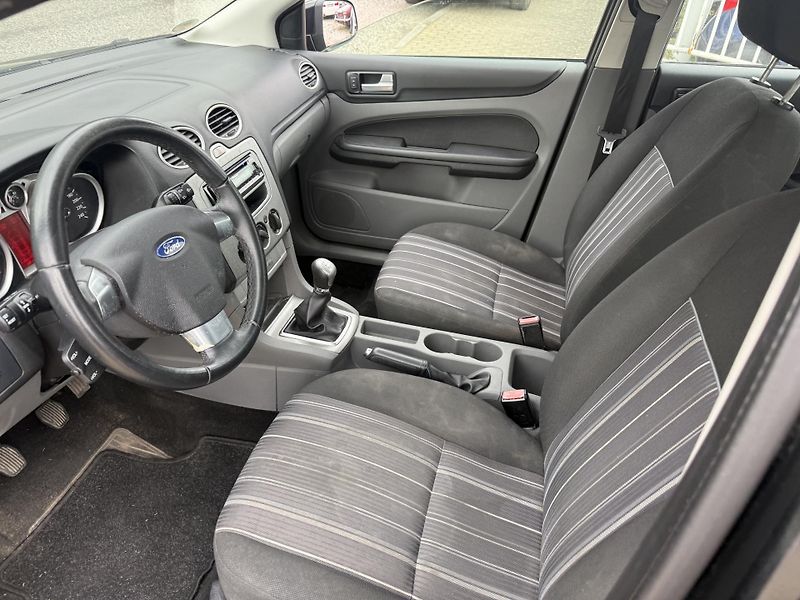 Ford Focus (2009) 1.6 td - fotka 31 z 40