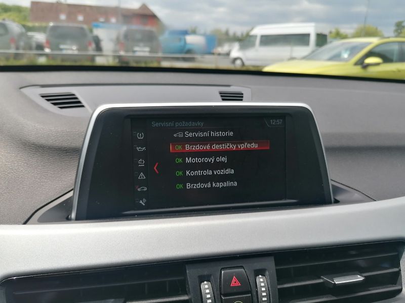 BMW X1 (2020) 18D 110kw X-Drive ČR LED - fotka 18 z 25