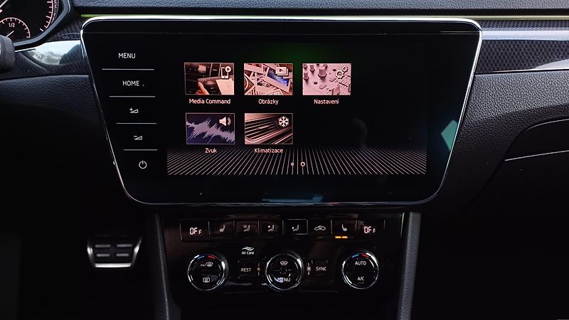 Škoda Superb 140kW TDI 4x4 SPORTLINE - fotka 33 z 47