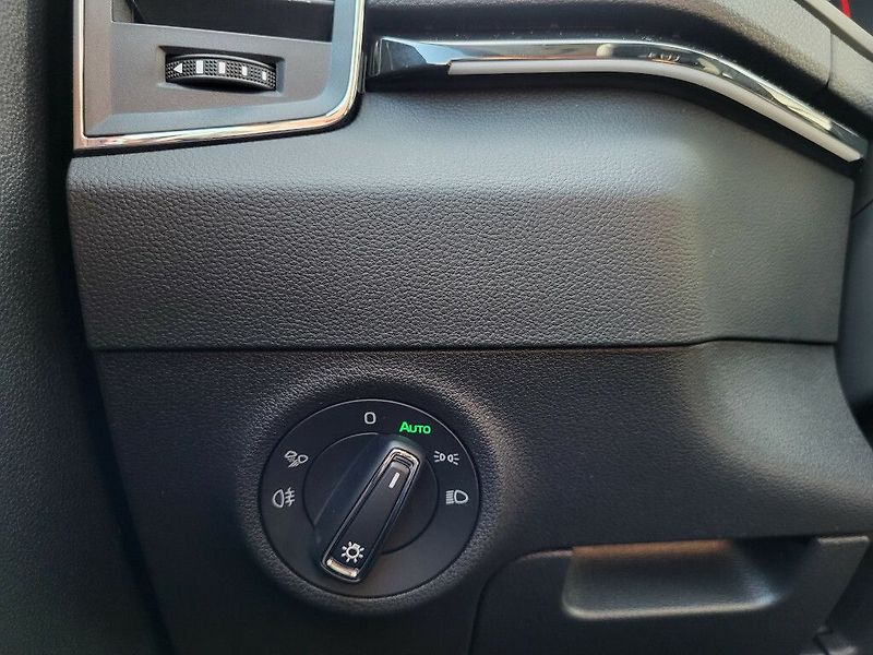 Škoda Karoq Dynamic 1,5TSI 110kW - fotka 17 z 30
