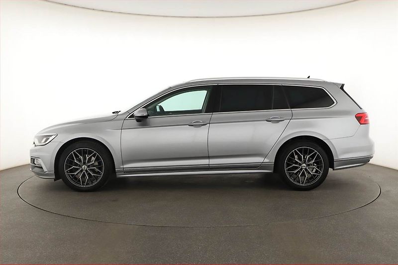 Volkswagen Passat (2019) 2.0 TDI, Automat, Kůže, Navi - fotka 3 z 20