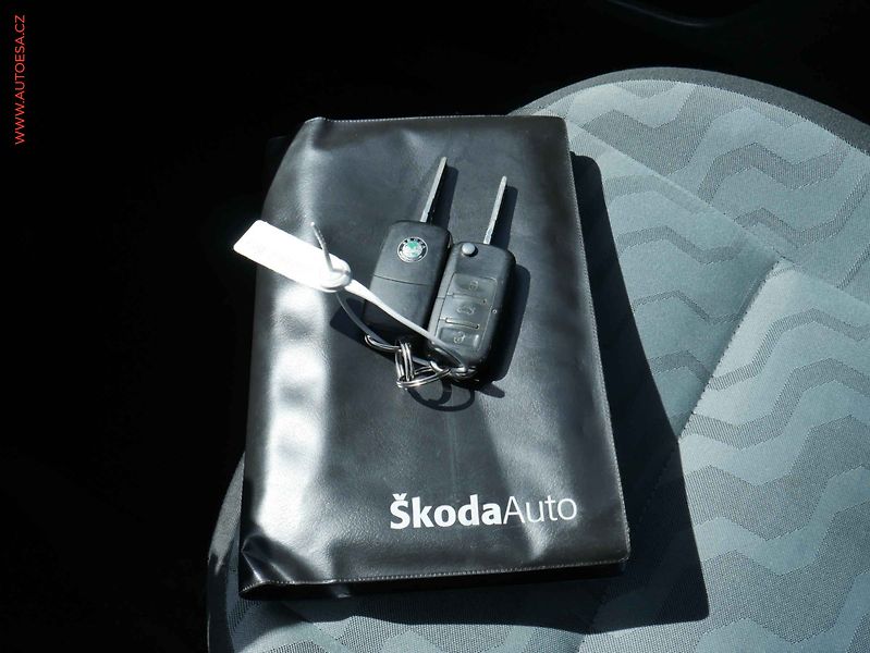 Škoda Fabia (2009) 1.6i 16V, AC, tažné - fotka 13 z 13