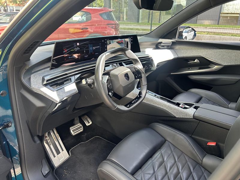 Peugeot 3008 (2024) GT Elektromotor 157 kW (73 kWh - fotka 9 z 16