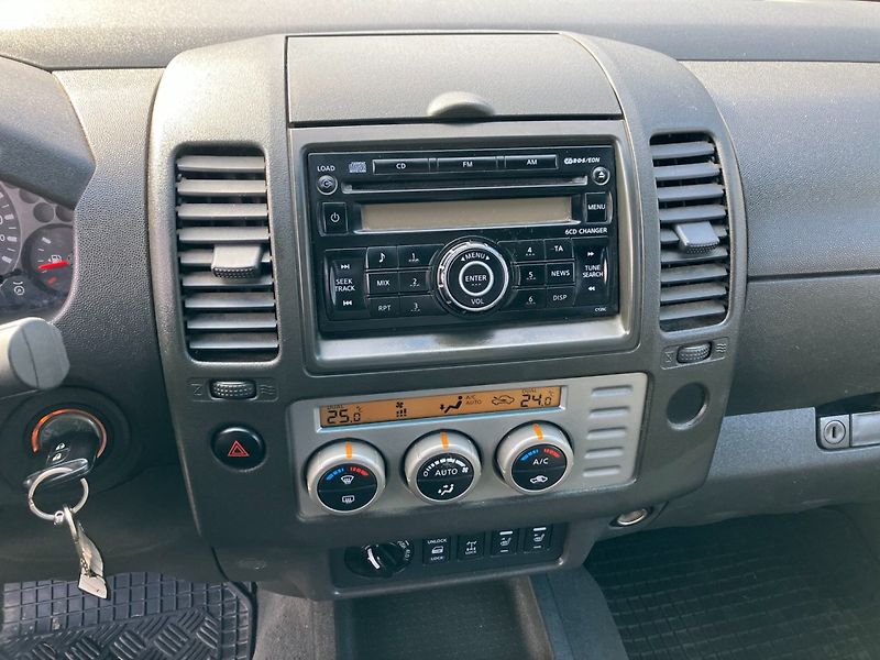 Nissan Navara (2007) 2.5DCI 4WD DOUBLE CUB - fotka 23 z 27