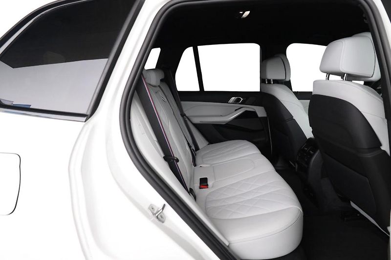 BMW X5 xDrive30d - fotka 6 z 28
