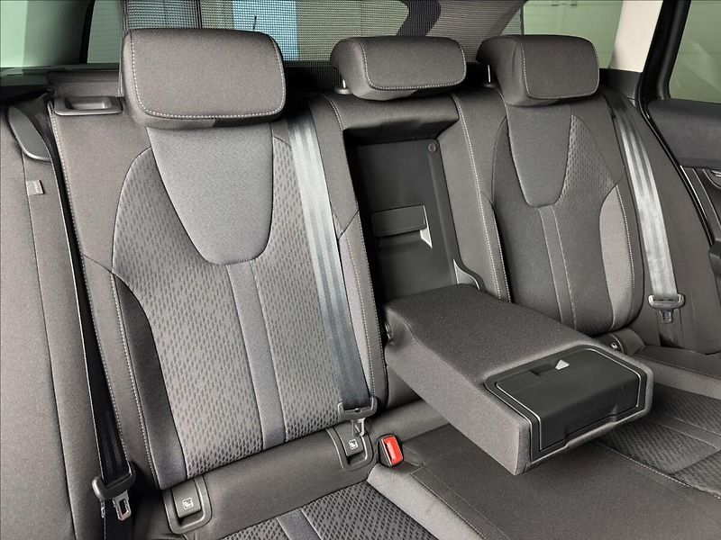 Škoda Octavia 2,0 TDi  DSG Tour Virtual LED - fotka 13 z 45