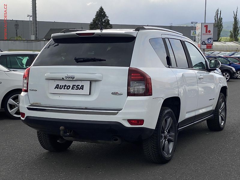 Jeep Compass (2015) 2.2CRD 4x4, ČR, AC, temp - fotka 4 z 16