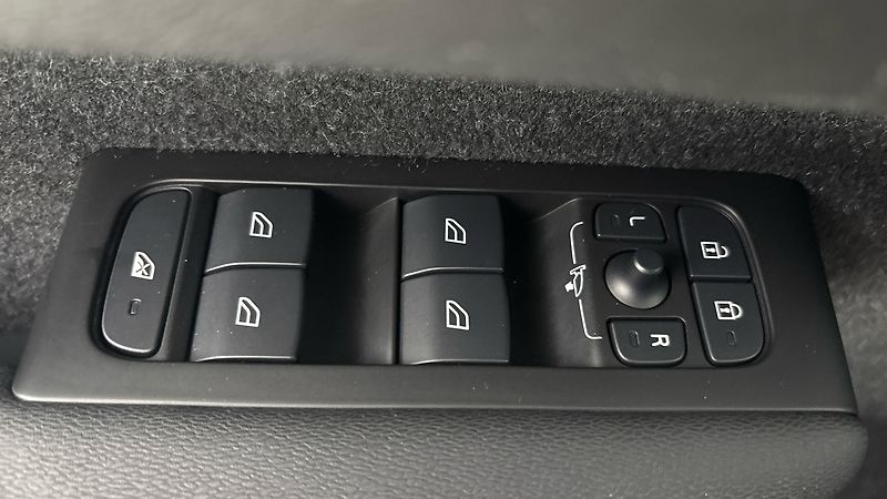 Volvo XC40 2.0 T3 AUT Momentum Pro - fotka 22 z 27