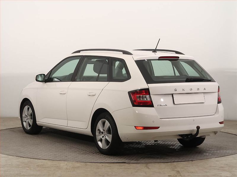 Škoda Fabia (2022) Ambition 1.0 TSI, Serv.kniha - fotka 4 z 14