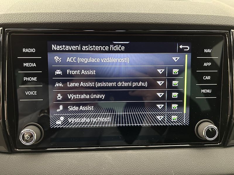 Škoda Karoq 2.0 TDI 4x4 SportLine - fotka 17 z 28