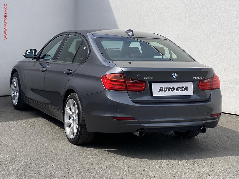BMW Řada 3 (2013) 3.0i 335i, AT, navi, bixen - fotka 6 z 18