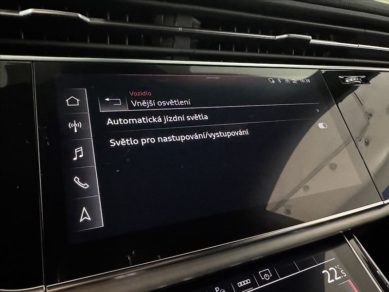Audi Q8 3,0 TDi  S-Line HD LED Záruka - fotka 32 z 50