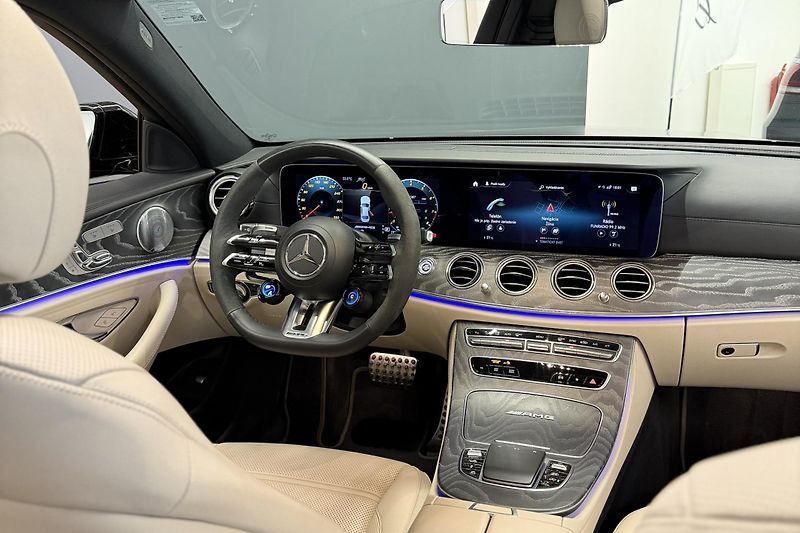 Mercedes-Benz Třídy E (2021) E 63s AMG 4Matic+ V8 Biturbo - fotka 41 z 124
