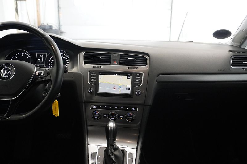 Volkswagen Golf 1.6 TDi - fotka 21 z 29