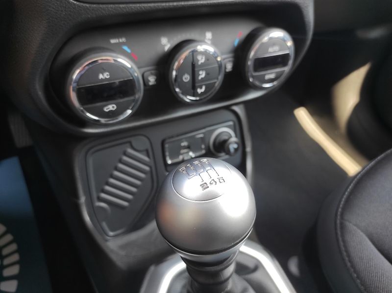 Jeep Renegade 1.4MultiAir, Limited, Tempomat - fotka 20 z 48