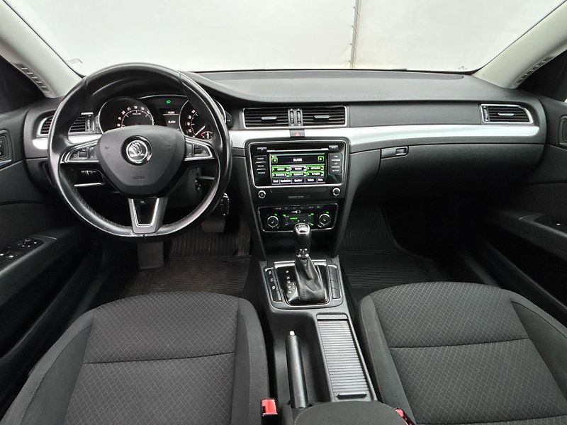 Škoda Superb AMBITION DSG - fotka 5 z 25