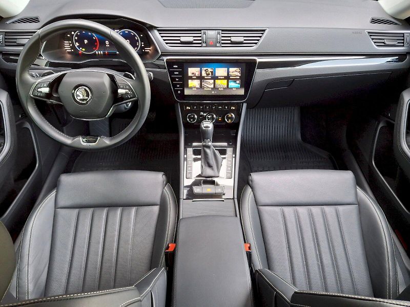 Škoda Superb (2024) Combi L&K DSG 4x4 2,0TSi 206kW - fotka 5 z 35