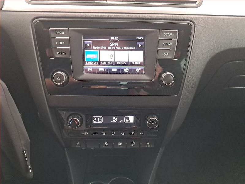 Škoda Rapid (2015) Spaceback 1.2 TSI, Tempomat - fotka 12 z 17
