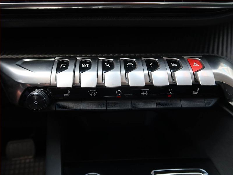 Peugeot 3008 (2022) 1.2 PureTech - fotka 12 z 18