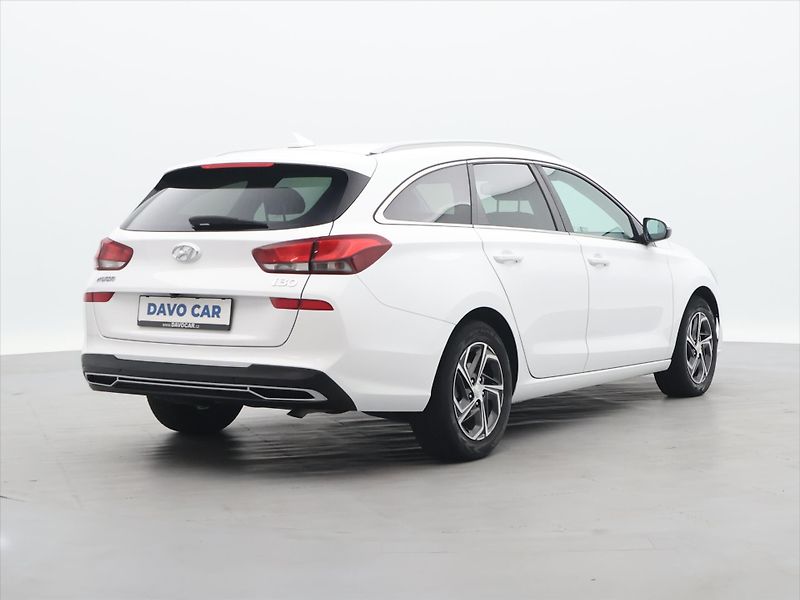 Hyundai i30 1,6 CRDi 85kW Smart LED CZ - fotka 7 z 36