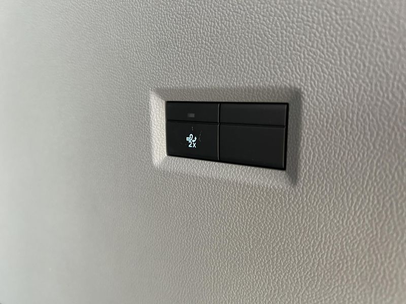 Ford Tourneo Custom Titanium L2 2.0 EcoBlue 110 kW - fotka 9 z 36
