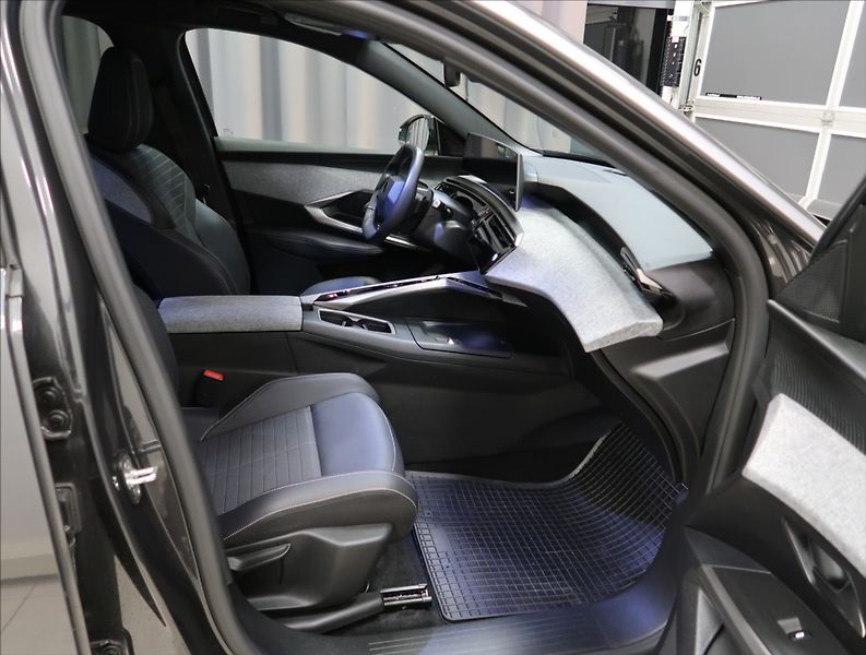 Peugeot 3008 1,2 ALLURE HYBRID145 e-DCS6 ČR - fotka 11 z 29