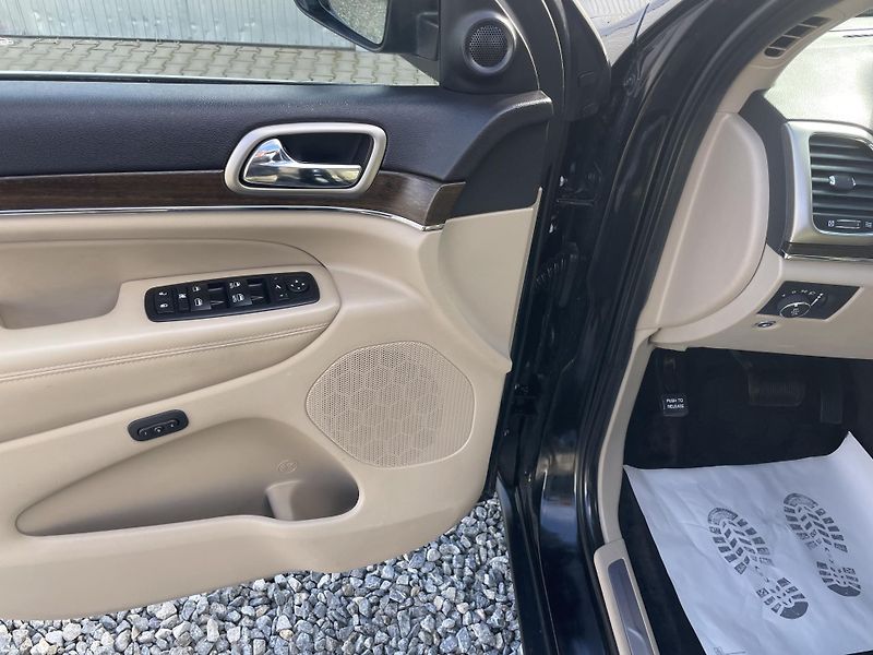 Jeep Grand Cherokee 3.0CRDi 4x4 250PS LIMITEED TOP - fotka 158 z 177