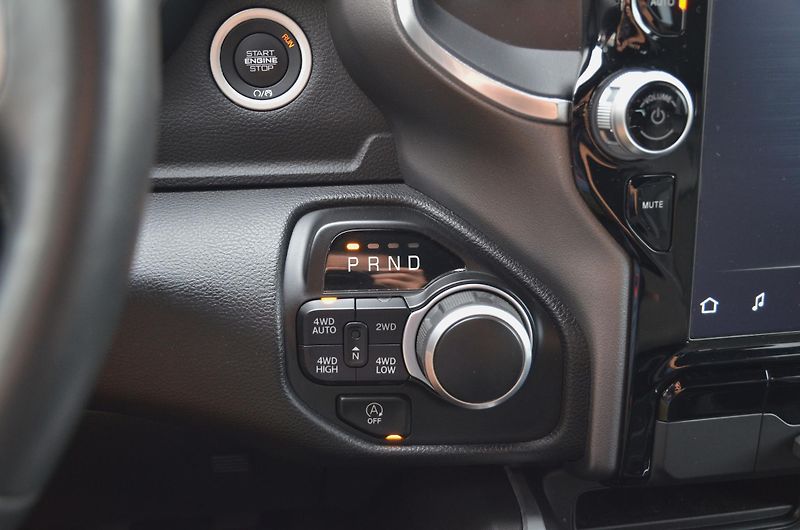 Dodge RAM (2022) 1500 BIGHORN 5.7 V8 HEMI 4x4  - fotka 37 z 51
